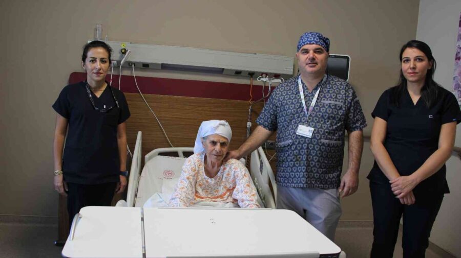 70 yaşındaki hasta akım yönlendirici stent ile sağlığına kavuştu