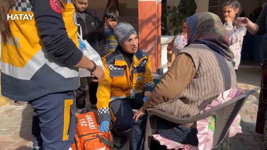 Hatay’da evde sağlık hizmetleri depreme rağmen kesintisiz devam ediyor