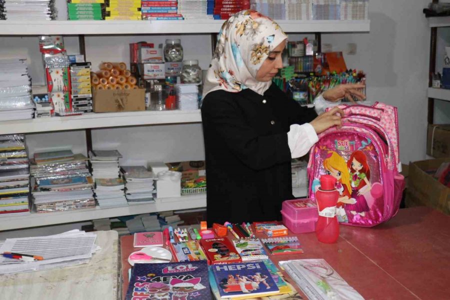 Yetimler Kervanından depremzede öğrencilere kırtasiye yardımı