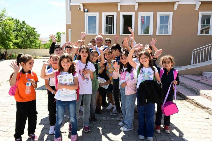 Güder’den öğrencilere ilk ders sürprizi