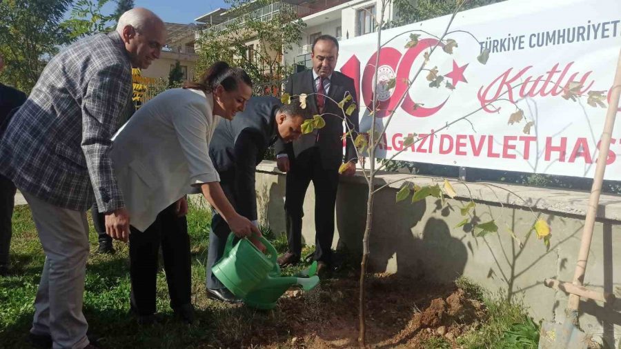 Battalgazi Devlet Hastanesi’nde 100. Yıl  İçin Fidan Dikildi