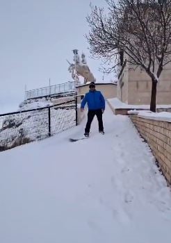 Tarihi Harput Mahallesi’nde kayak keyfi