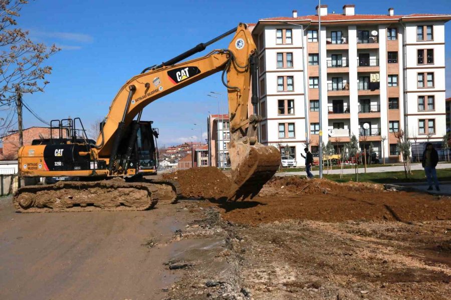 Battalgazi Belediyesi yol yapım çalışmalarını sürdürüyor