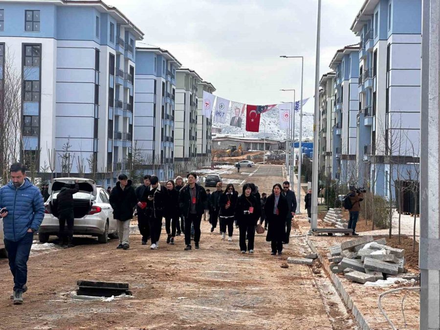 Yabancı basın kuruluşları Malatya’da deprem çalışmalarını yerinde gördü