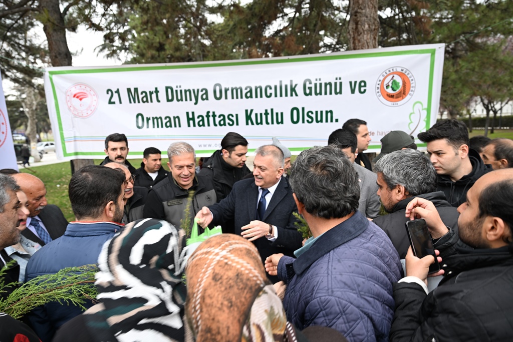 Dünya Ormancılık Gününde Fidan Dağıtıldı