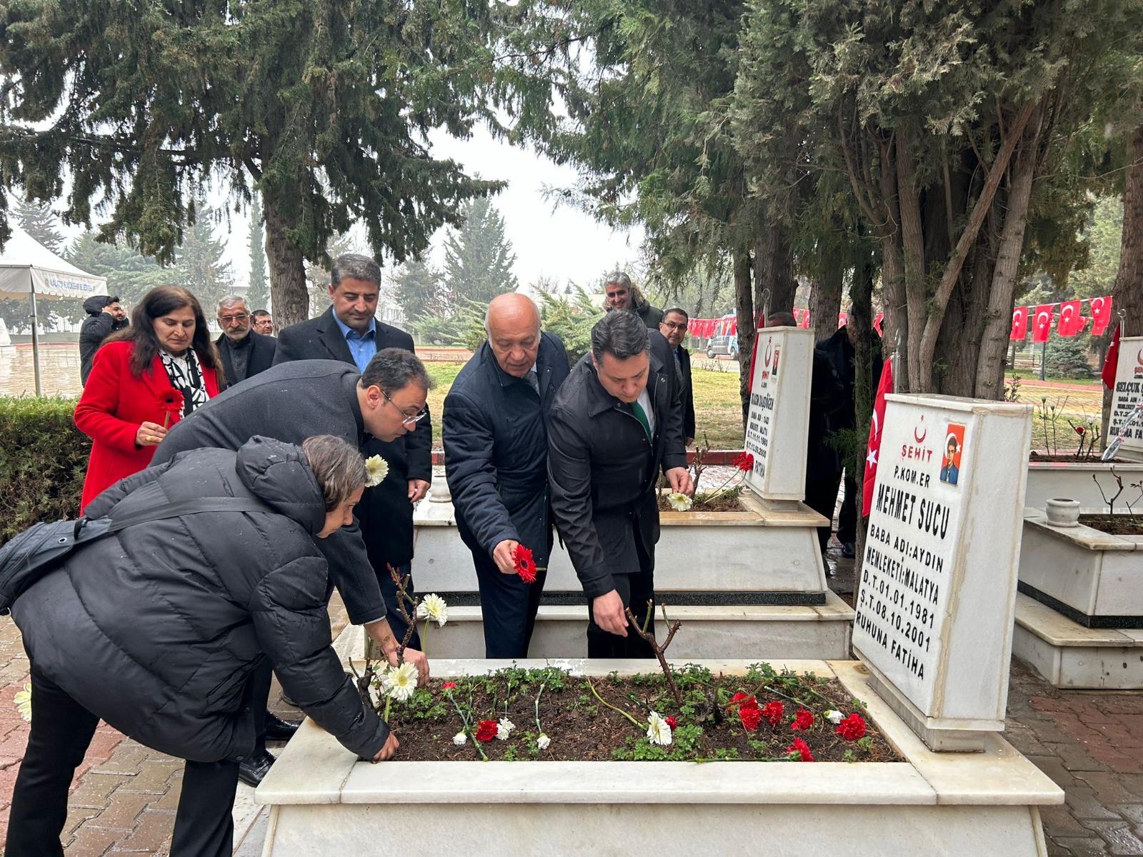 İyi Parti Teşkilatı 18 Mart’ı Şehitlikte Andı