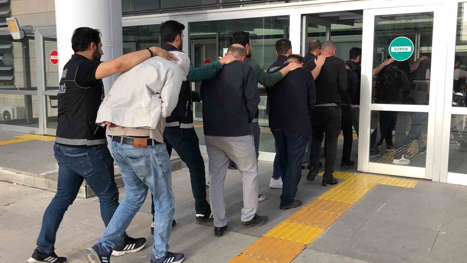 Sokak Satıcılarına Operasyon: 13 Gözaltı