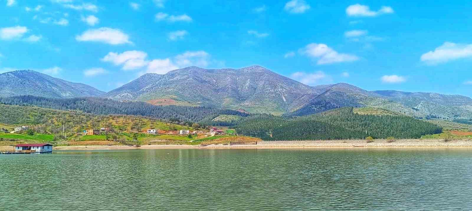 Kahramanmaraş’ta Kızıleniş Göleti kendine hayran bırakıyor