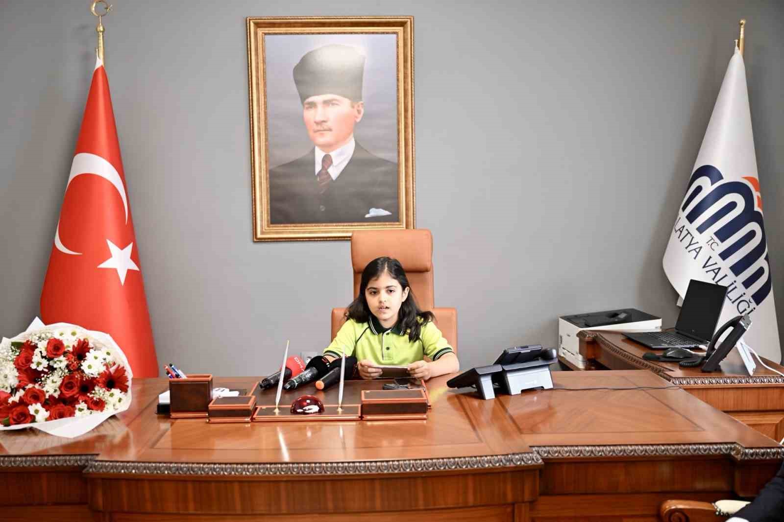 Vali Yazıcı koltuğunu Erva Çetin’e Bıraktı