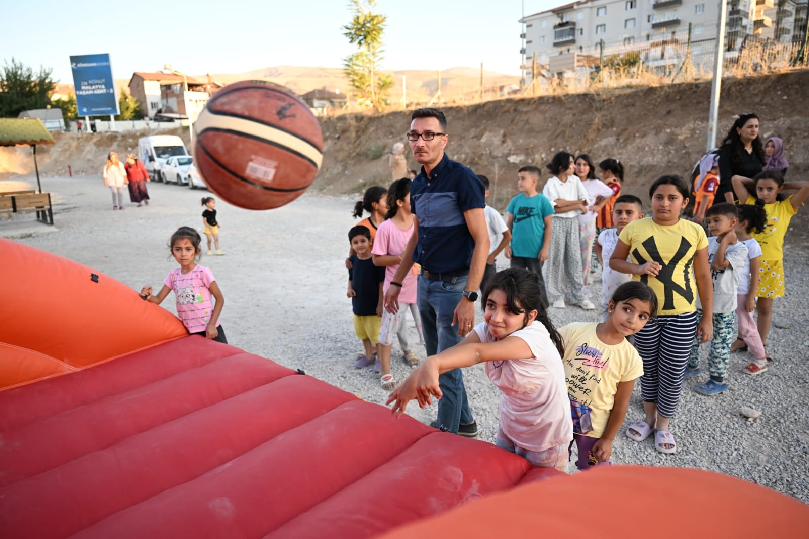 Battalgazi’de Çocuk Şenliği: “Bir Gülüşün Yeter”