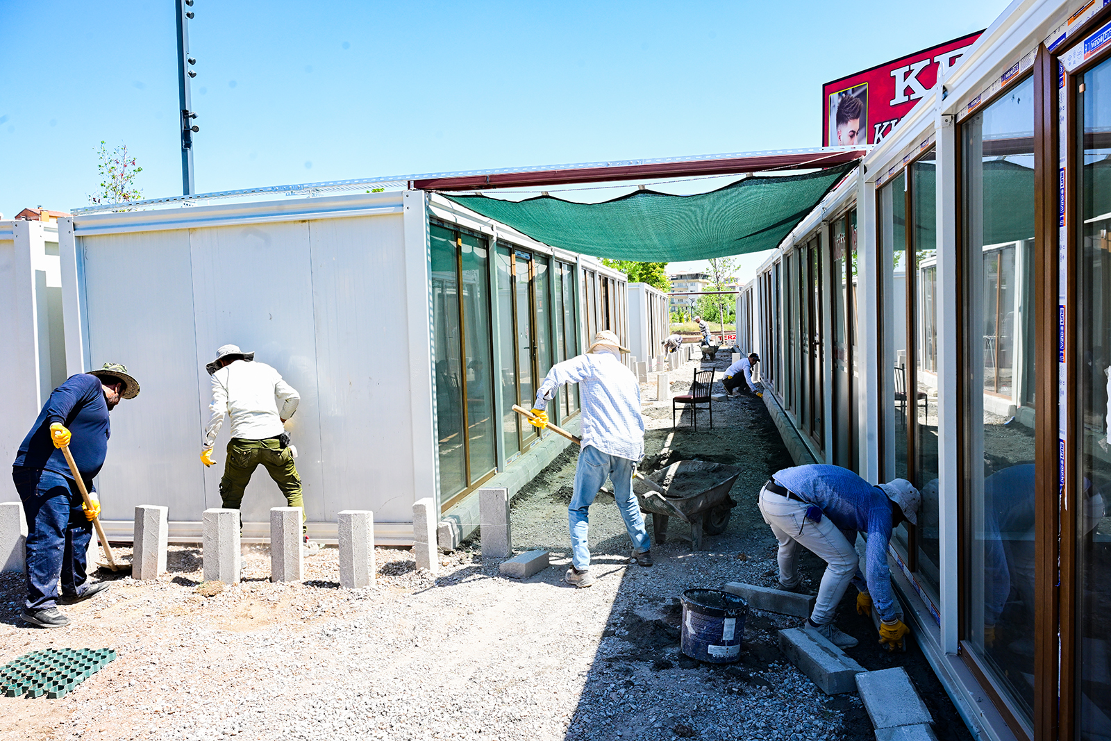 Büyükşehir Belediyesi Konteyner Kentlere Hizmetlerini Sürdürüyor