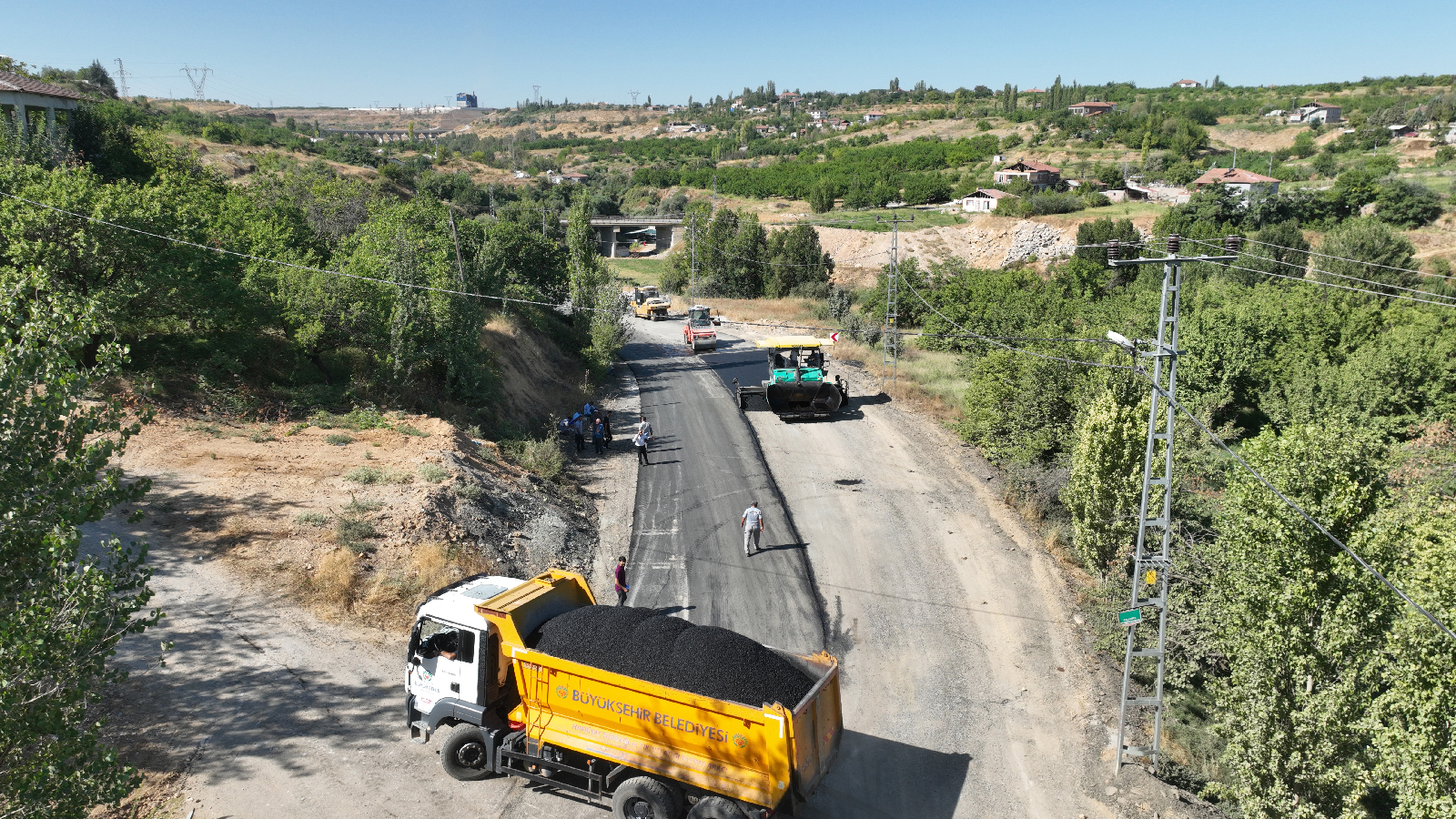 ŞAHNAHAN MAHALLESİ’NDEKİ MEVCUT YOL YENİLENİYOR