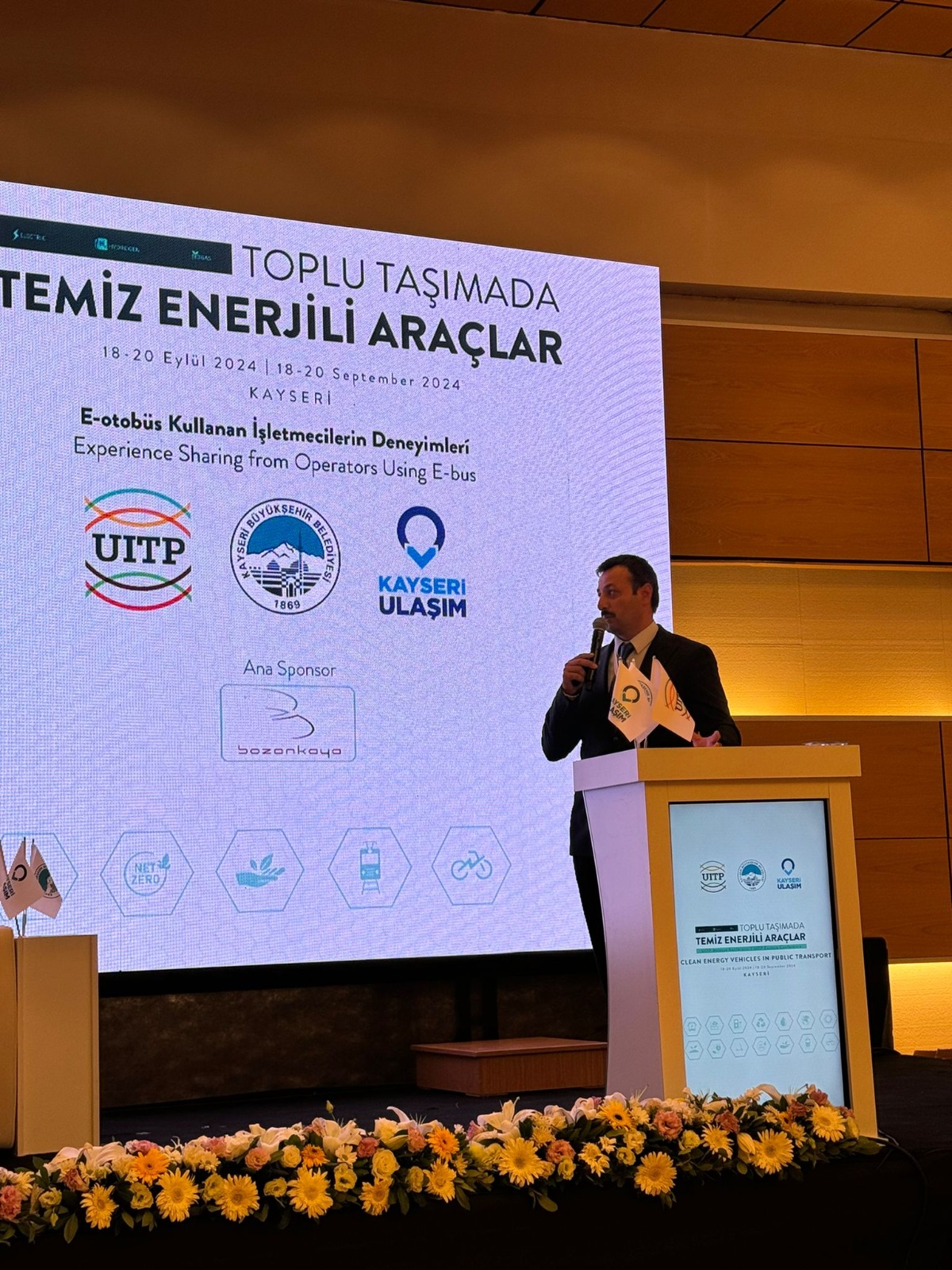 ‘TOPLU TAŞIMADA TEMİZ ENERJİLİ ARAÇLAR’ KONFERANSI YAPILDI