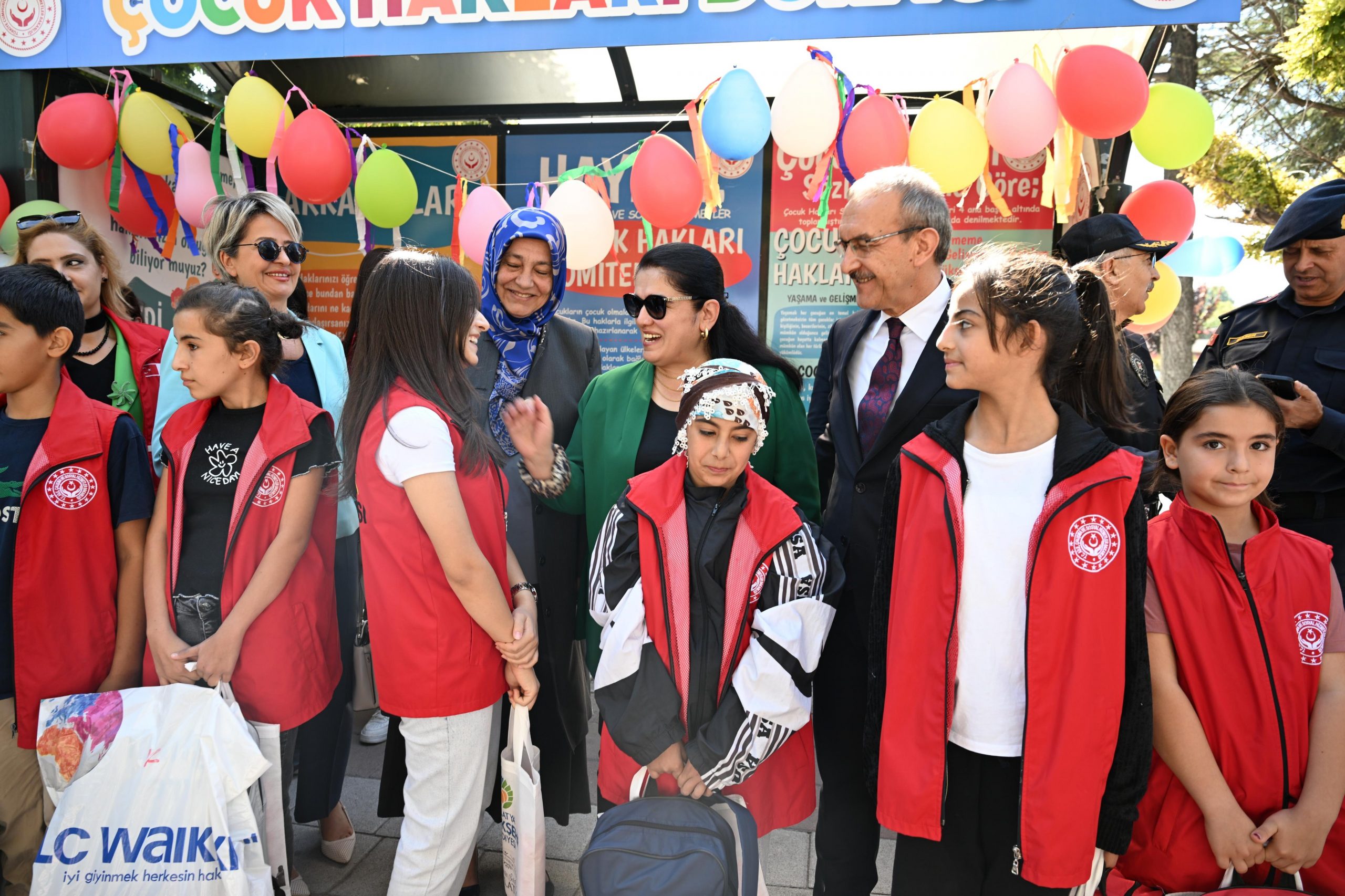 Vali Seddar Yavuz Çocuk Hakları Durağı Farkındalık Etkinliğine Katıldı