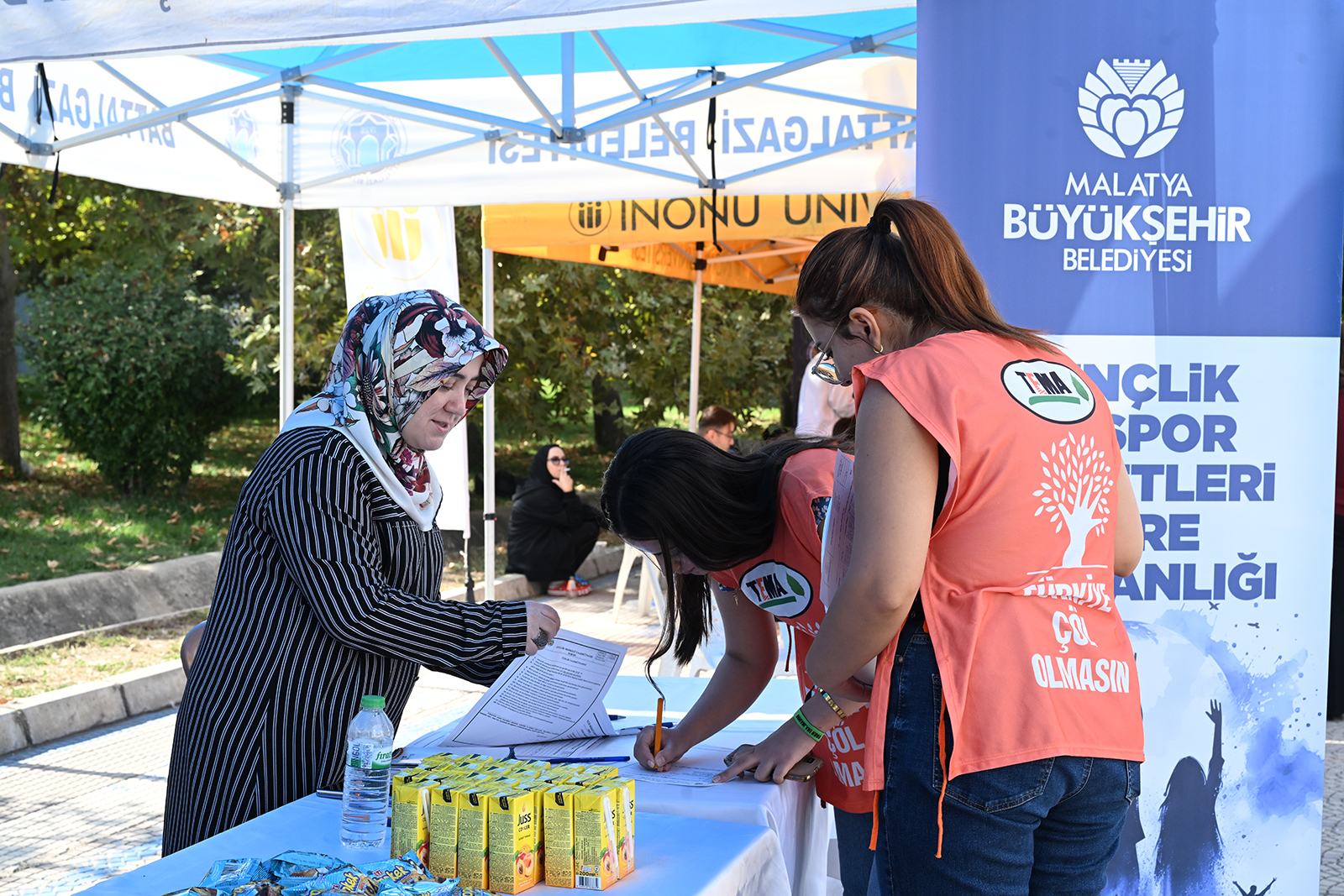 ÜNİVERSİTE ÖĞRENCİLERİNDEN  MALATYA BÜYÜKŞEHİR BELEDİYESİ STANDINA YOĞUN İLGİ