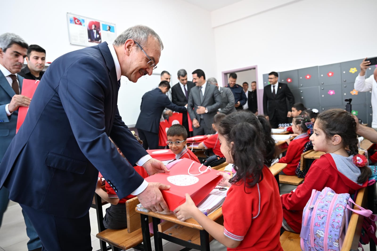 Vali Seddar Yavuz, Hatice İbrahim Özoğlu İlkokulu Açılış Törenine Katıldı