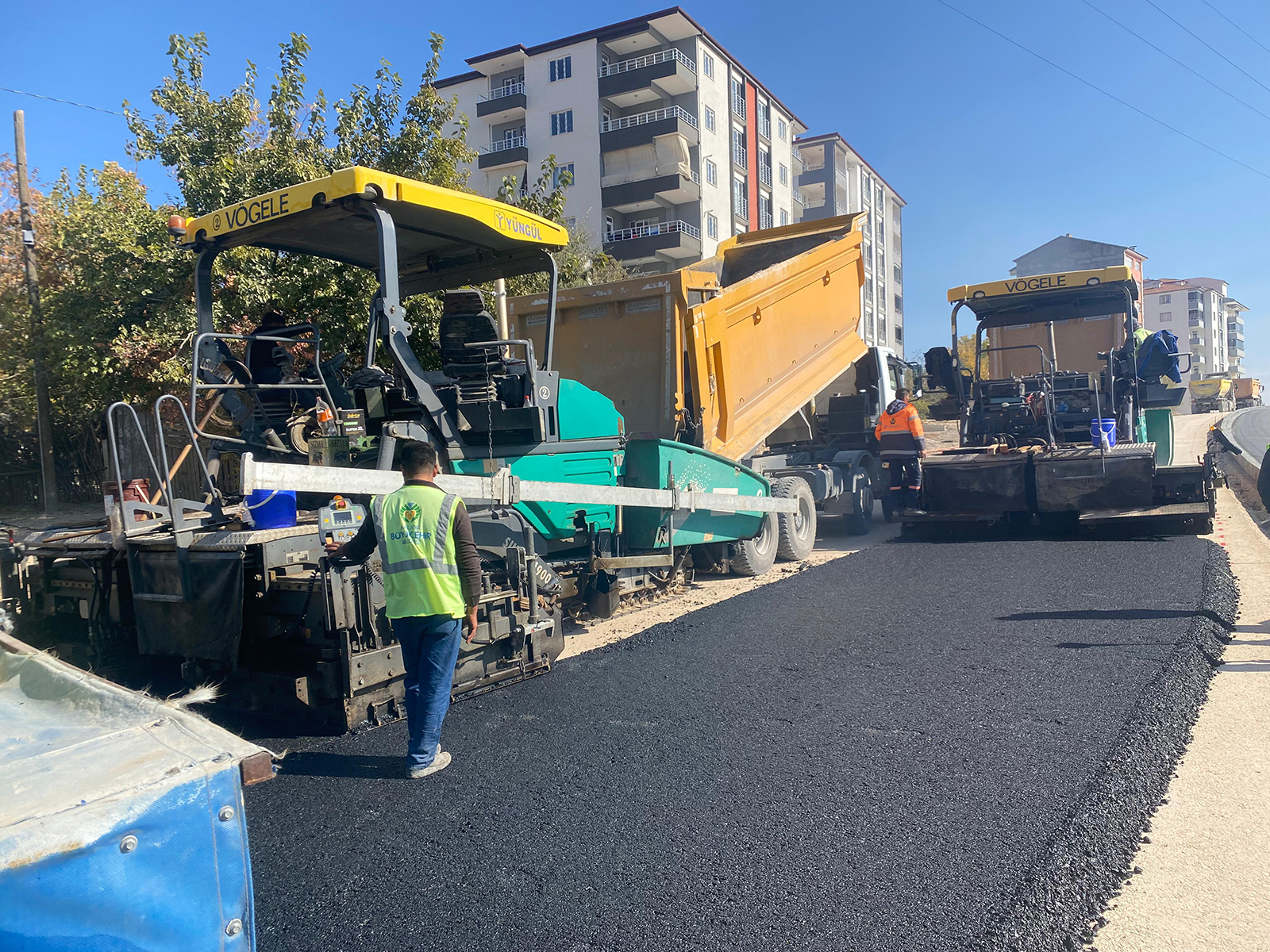 MALATYA BÜYÜKŞEHİR BELEDİYESİ MEHMET AKİF ÜSTÜNDAĞ CADDESİ’Nİ GÜVENLİ VE KONFORLU HALE GETİRİYOR