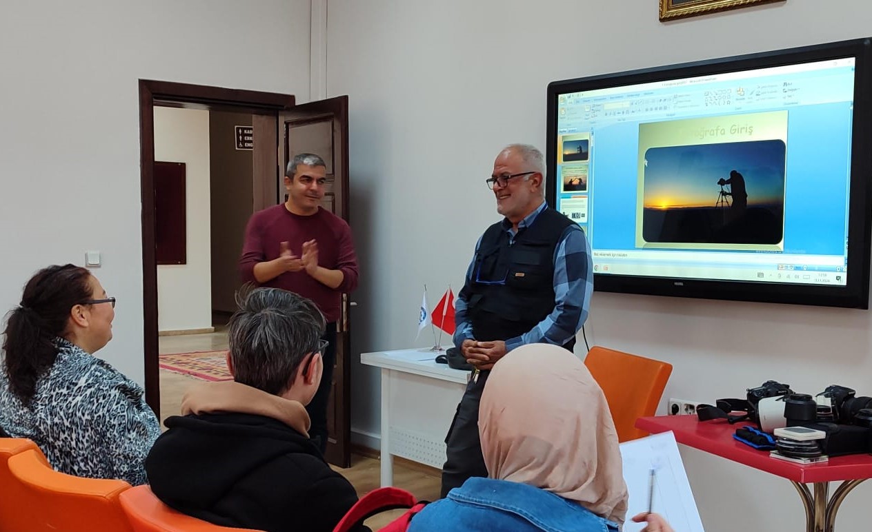 MALATYA KENT KONSEYİ “DİJİTAL FOTOĞRAFÇILIK” YENİ DÖNEM EĞİTİMLERİ  DEVAM EDİYOR