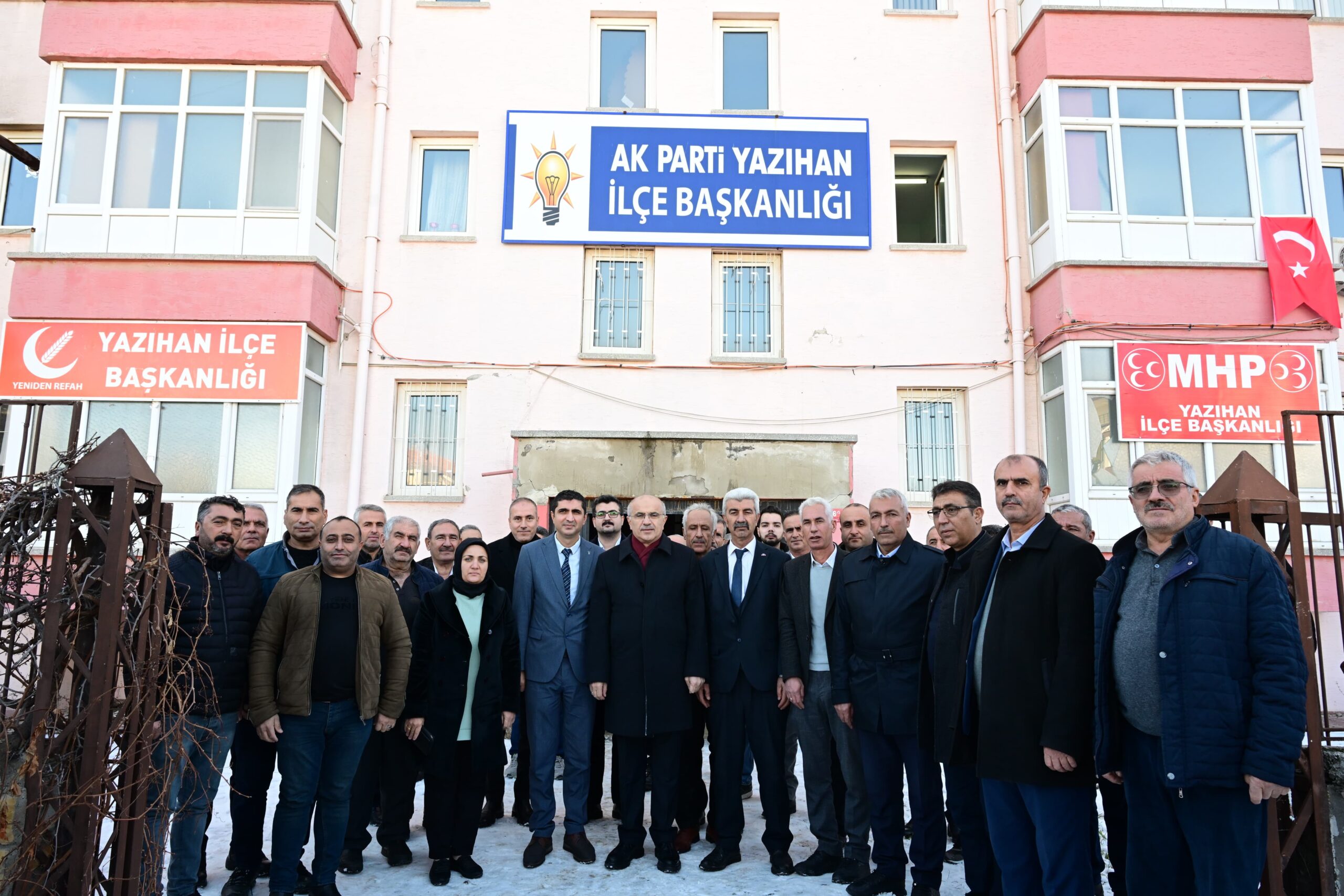 Yazıhan İlçesine Ziyarette Bulunan Büyükşehir Belediye Başkanı Sami Er, ‘HEMŞEHRİLERİMİZ HİZMETİN EN İYİSİNE LAYIKTIR’