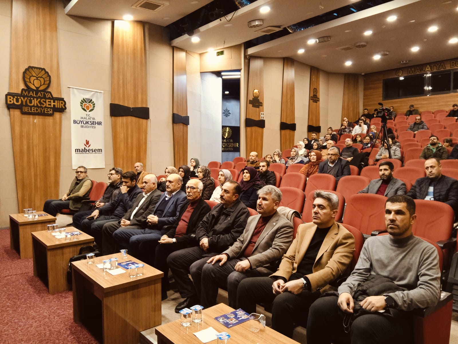 Malatya Büyükşehir Belediyesi tarafından seminerler dizisi başlatıldı. DÜŞÜNCE DÜNYAMIZIN MİMARLARI ANLATILIYOR