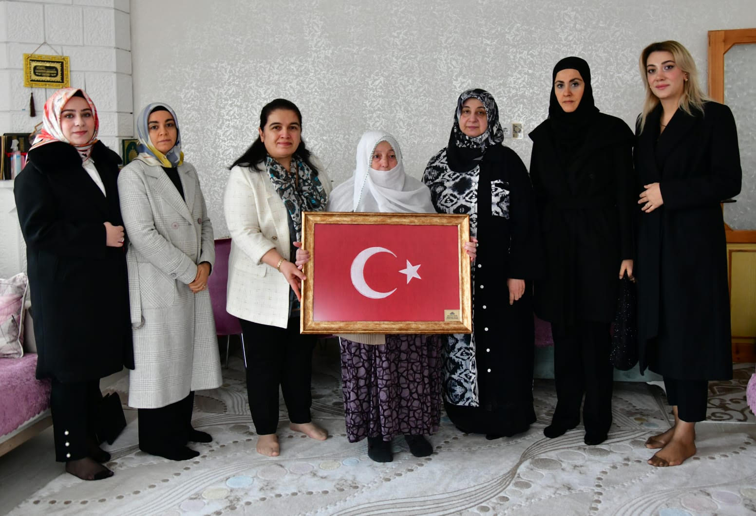 Hanımefendi Selda Yavuz Şehit Ailelerini Ziyaret Ederek Gönüllere Dokundu